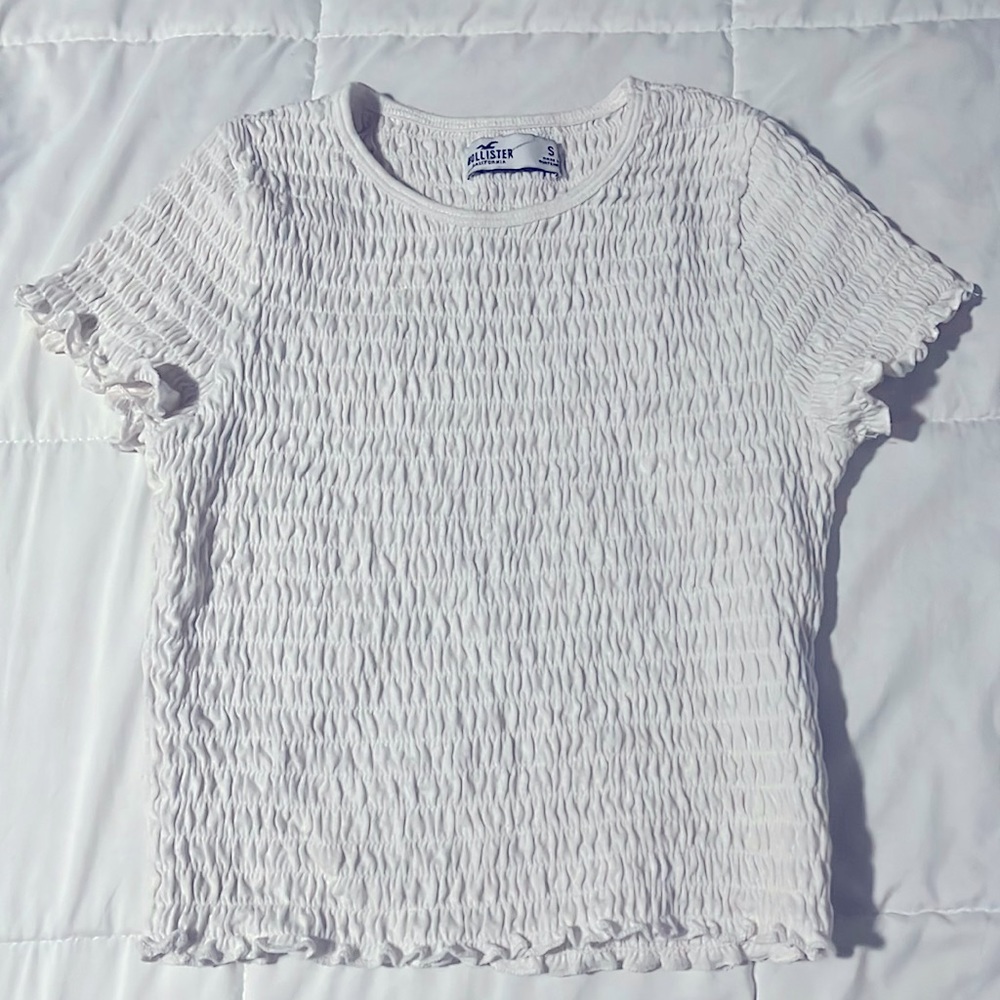 Cute white top Hollister.